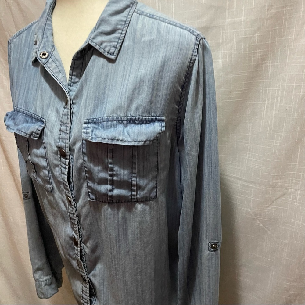 3/$15 Denim snap up top M